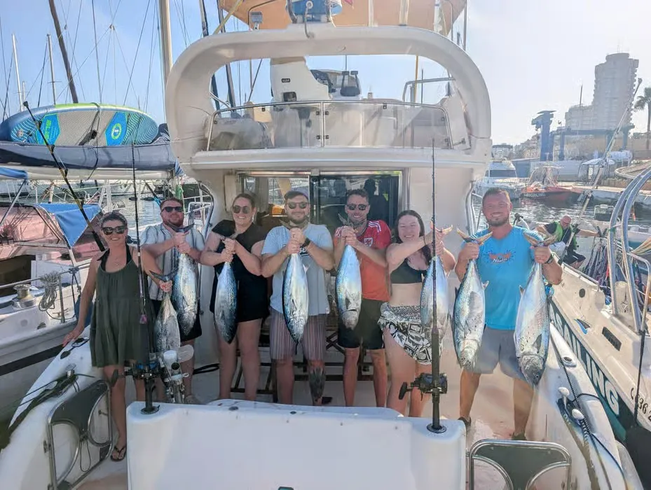 4-hour trolling fishing trip with snacks and drinks