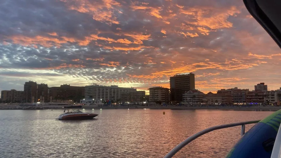 Sunset with cocktails and champagne at Fuengirola Marina — photo 4