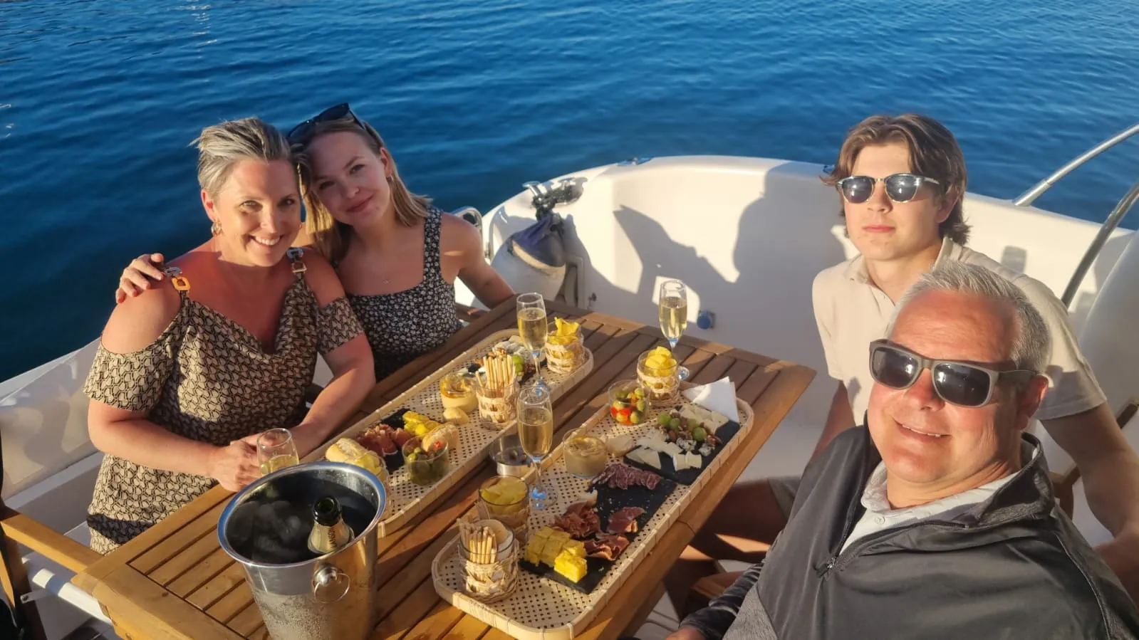 Sunset with cocktails and champagne at Fuengirola Marina — photo 2